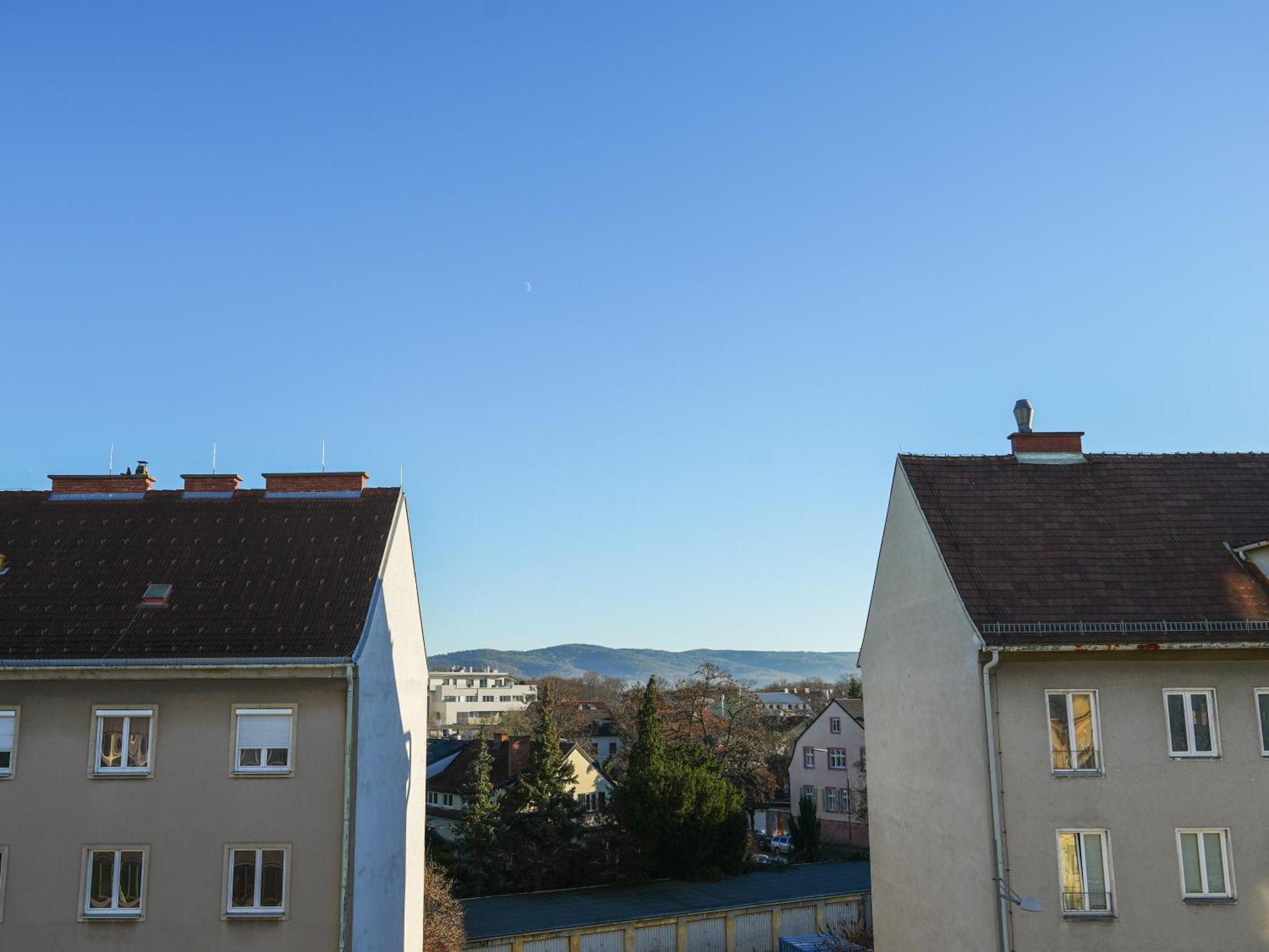 Spacious Apartments With View & Free Parking Wiener Neustadt Zewnętrze zdjęcie