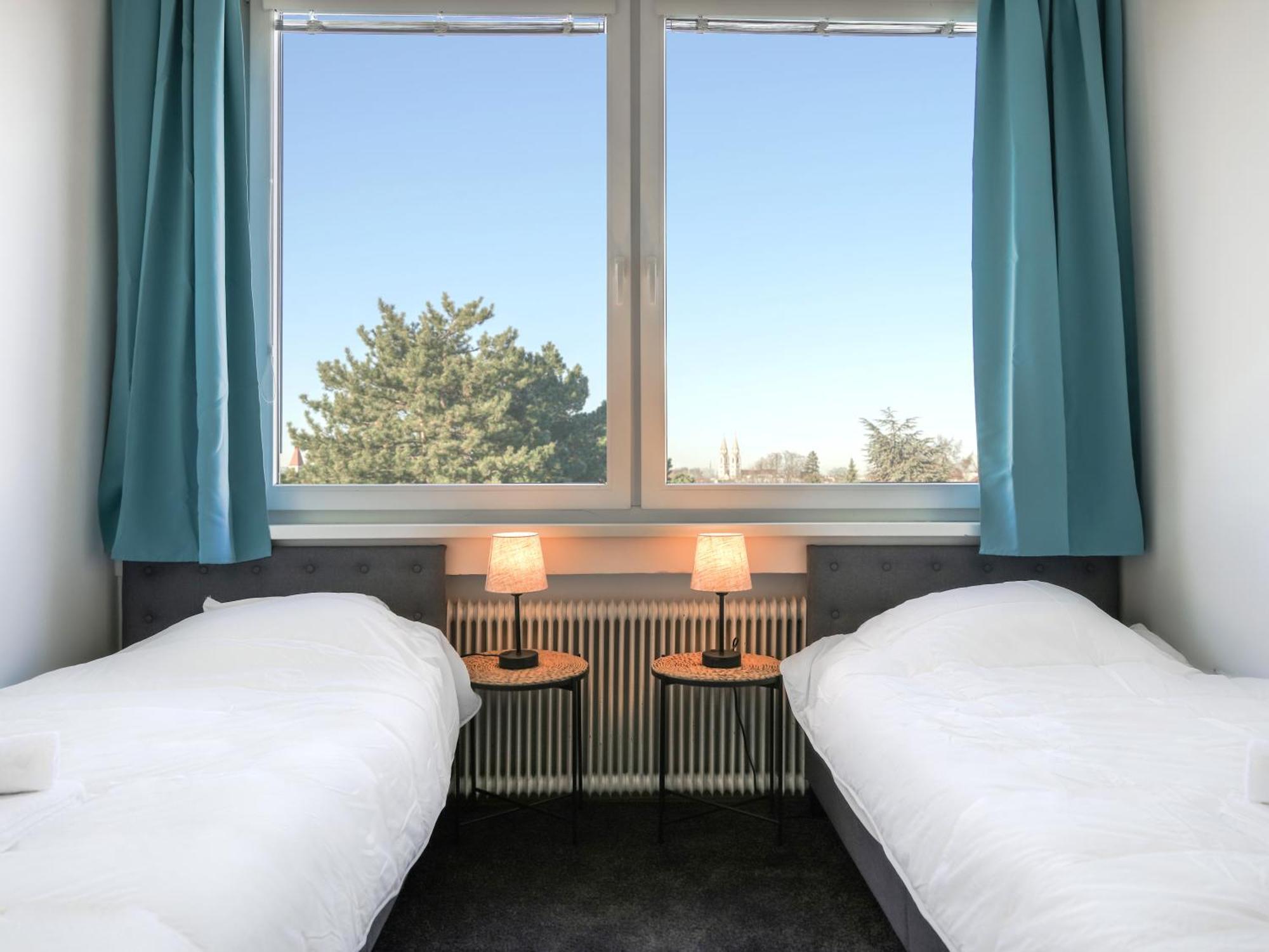 Spacious Apartments With View & Free Parking Wiener Neustadt Zewnętrze zdjęcie